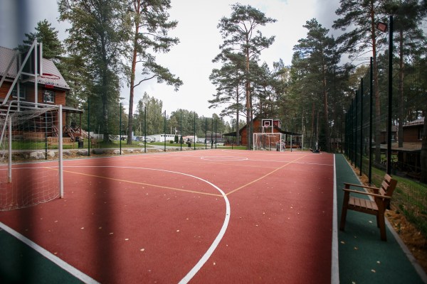 спортивная площадка