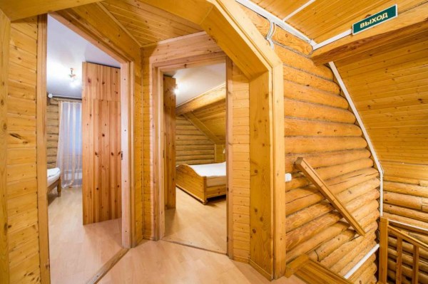 Коттедж "У Озера", холл на втором этаже