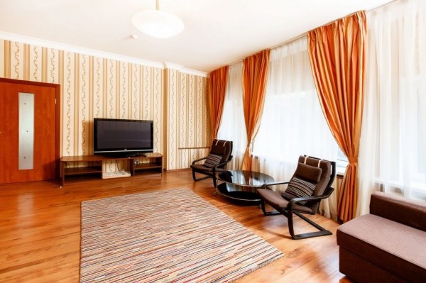 Люкс двухкомнатный «Большой Арлекин» (ванна; 5 корпус)