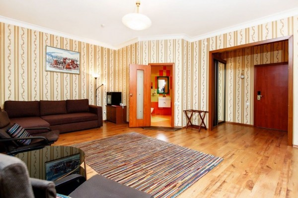 Люкс двухкомнатный «Большой Арлекин» (ванна; 5 корпус)