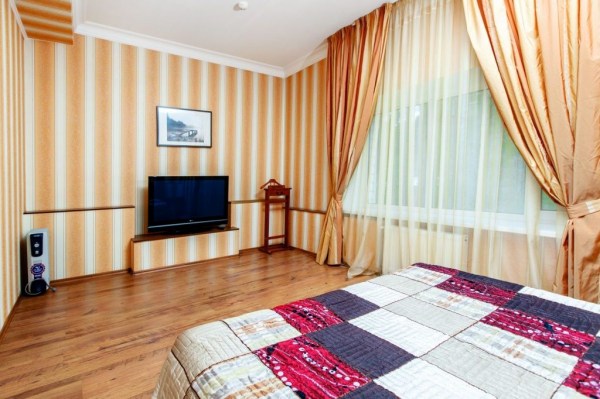 Люкс двухкомнатный «Большой Арлекин» (ванна; 5 корпус)