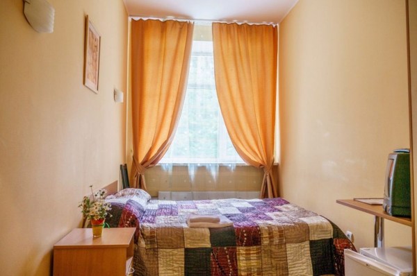 Одноместный «эконом» (общий санузел на два номера; 1, 2 корпуса)