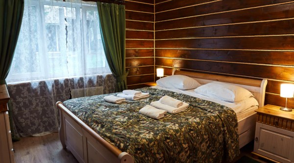 Коттедж "Графский" с темным интерьером