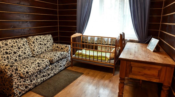 Коттедж "Графский" с темным интерьером