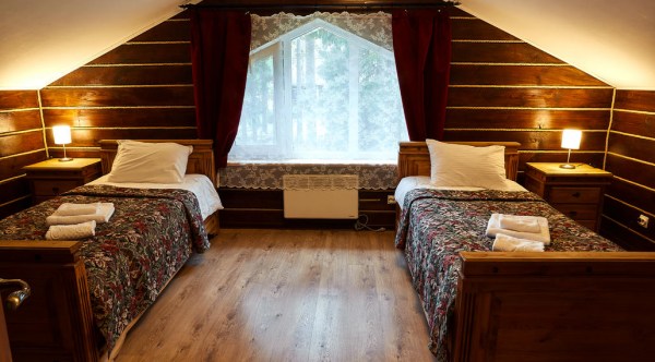 Коттедж "Графский" с темным интерьером