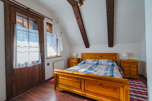 Коттедж 2-х этажный большой"