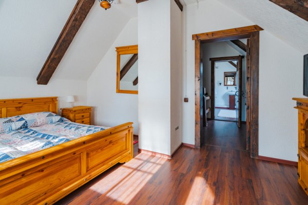 Коттедж 2-х этажный большой"