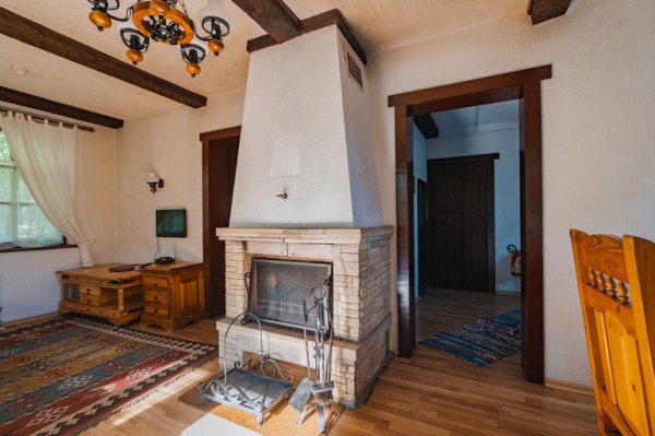 Коттедж 2-х этажный большой"