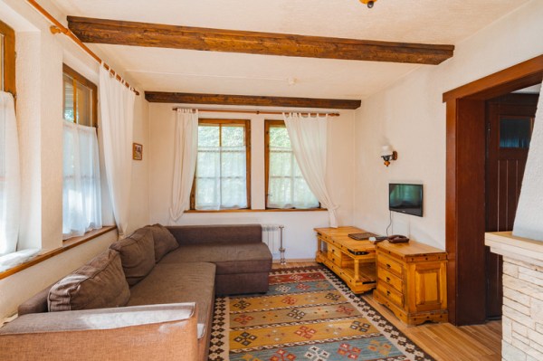 Коттедж 2-х этажный большой"