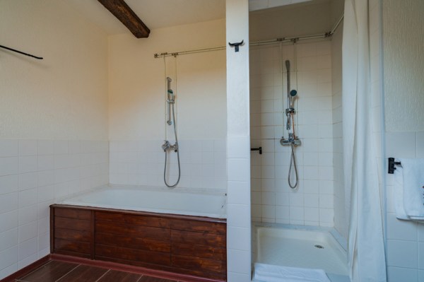 Коттедж 2-х этажный большой"