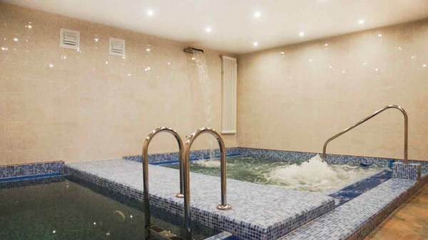 большая баня на берегу