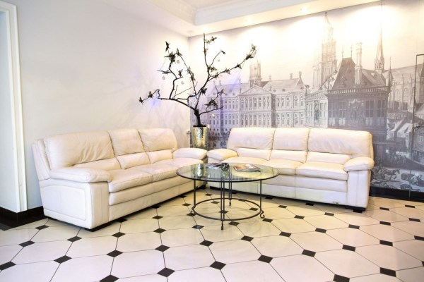 Отель "Летучая мышь", холл