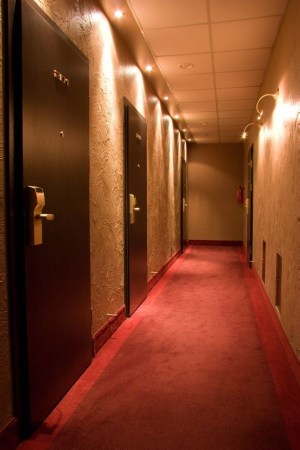 Отель "Летучая мышь", коридор