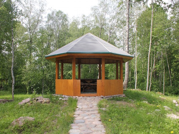 закрытая беседка
