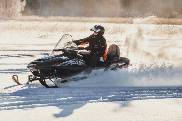 Прокат снегоходов