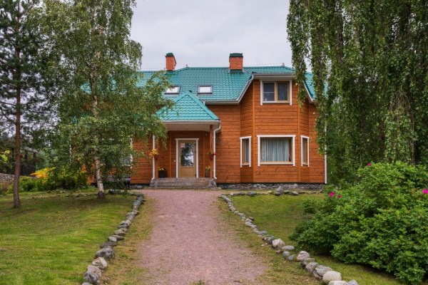 Коттедж 10-ти местный с камином