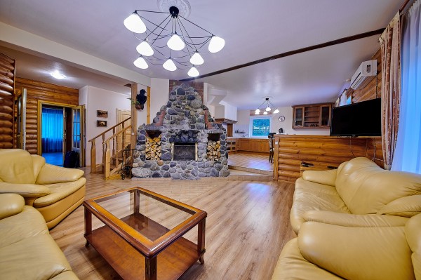 Коттедж 10-ти местный с камином