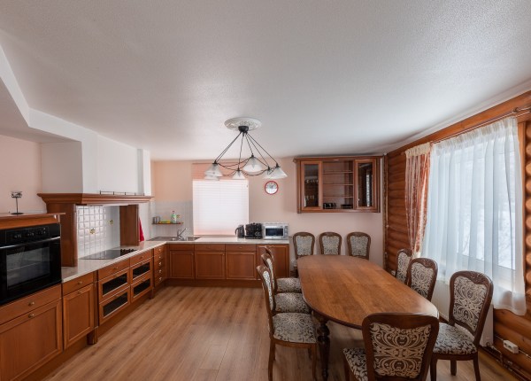 Коттедж 10-ти местный с камином