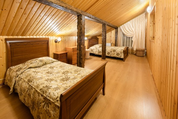 Коттедж 10-ти местный с сауной