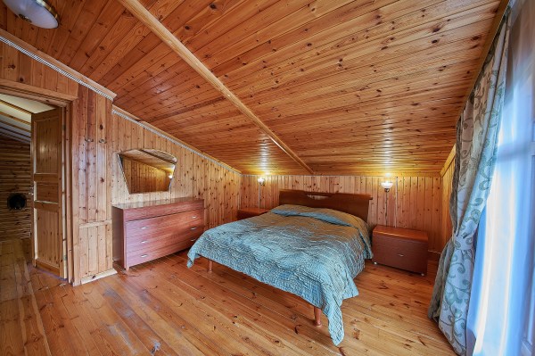 Коттедж 10-ти местный с сауной