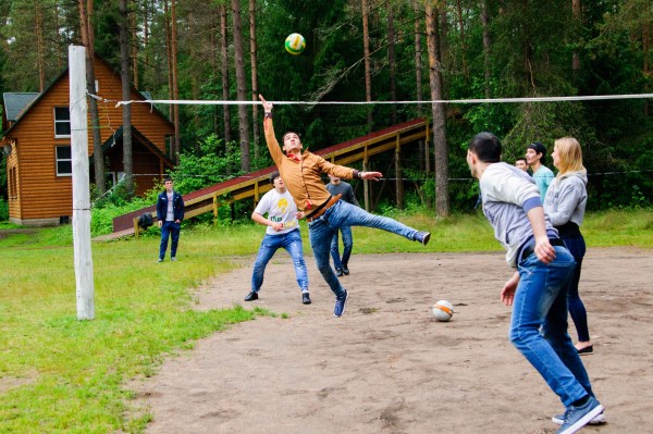 спортивная площадка