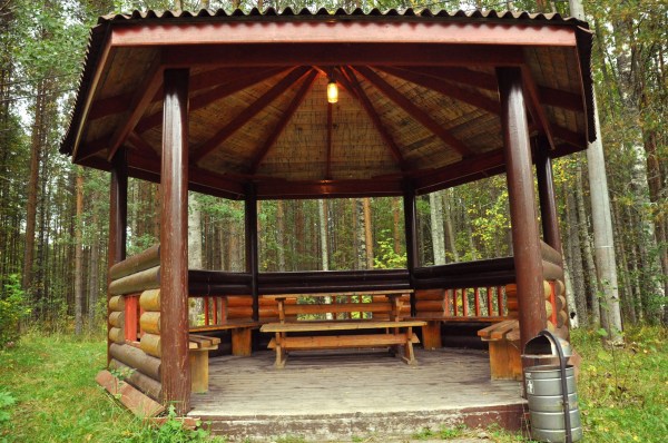 беседка на территории