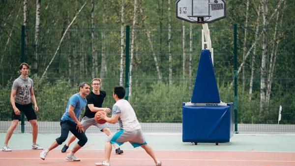 спортивная площадка