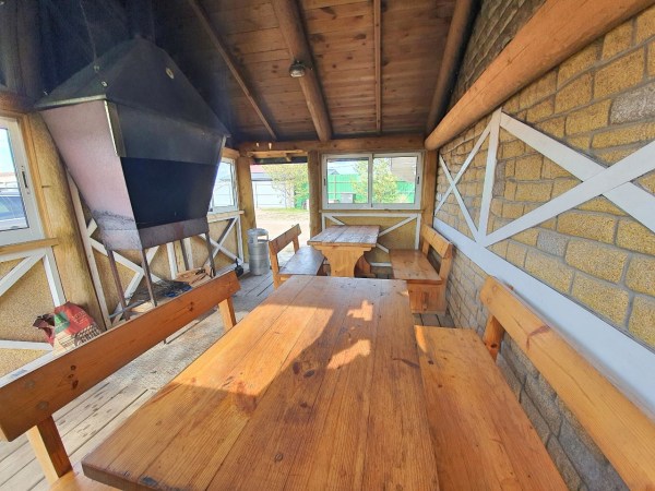 застекленная  мангальная беседка