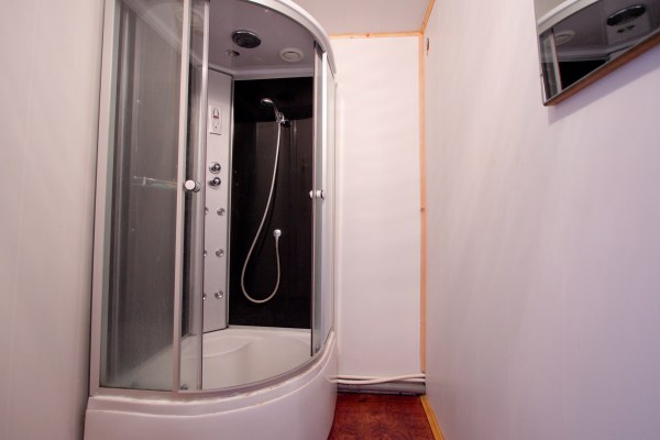 Главный корпус, душевая