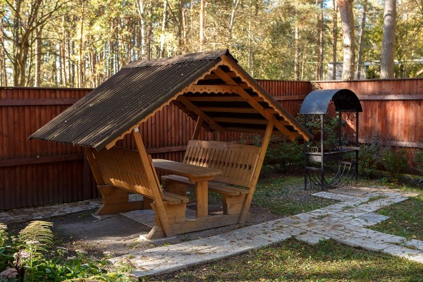 Беседка на территории бани