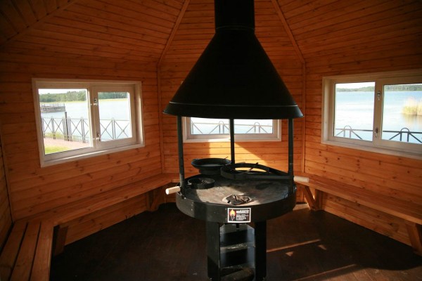 закрытая беседка