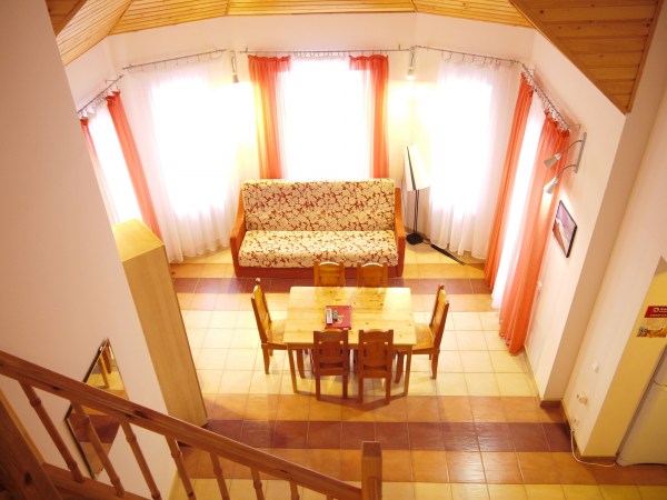 Коттедж 6-ти местный с камином и сауной