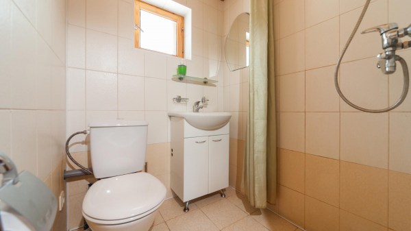 Коттедж "Домик у озера" 4-х местный